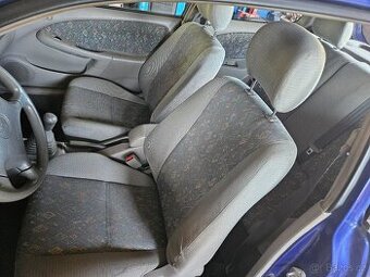 Toyota Corolla E11 HB interiér
