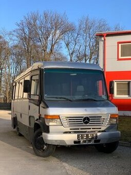 Mercedes vivaro bus
