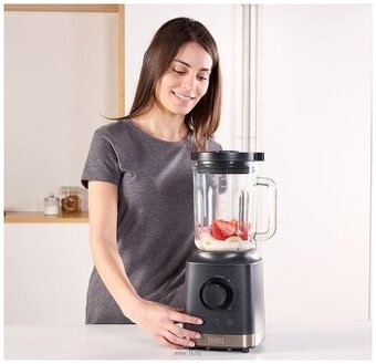 Výkonný stolní mixér Black Decker BXJB1800E , nepoužívaný