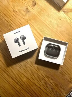 Nové sluchátka Samsung Galaxy Buds 3 Silver edition
