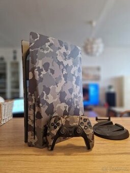 PlayStation 5 s mechanikou Grey Camouflage edice
