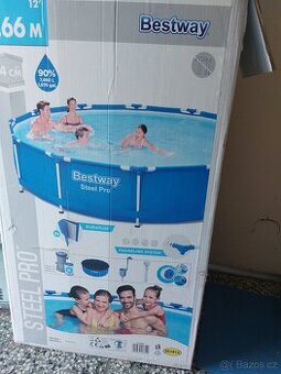 Bazén s filtrací a schůdky
