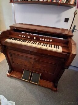 Harmonium značky Jos. Vaňický,Třebechovice