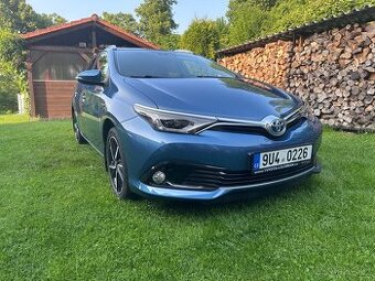 Toyota Auris 1.8 hybrid kombi