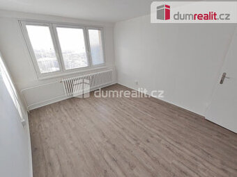 Světlý byt po kompletní rekonstrukci, 46 m2 + komora, 20.p (