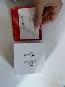 Sluchátka AirPods 4