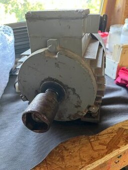 prodám elektromotor 1,1 kW,