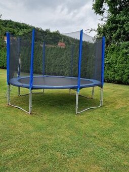Trampolína