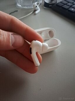 Apple airpods 2. Generace