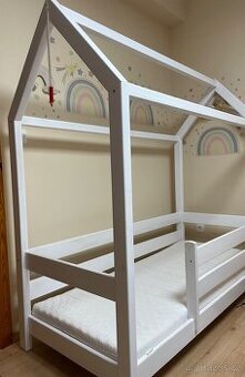 Dětská domečková postel