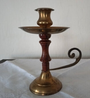 mosazný svícen s miskou a držadlem (Indie)