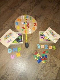 Dřevěné hodiny, čisla a písmena pro děti