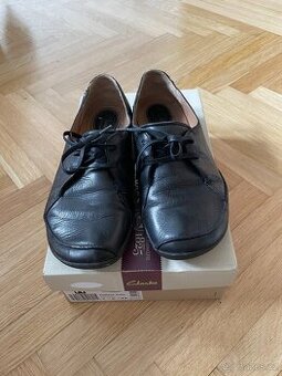 Dámské kožené polobotky Clarks 41
