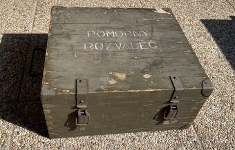 Stará vojenská dřevěná krabice