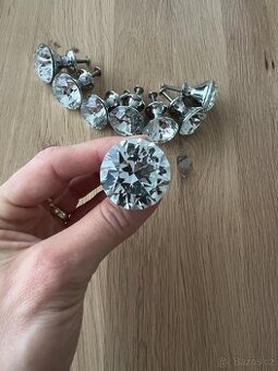 Kovové nábytkové úchytky knopky z křišťálového skla 8ks