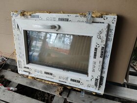 Plastové okno sklopné