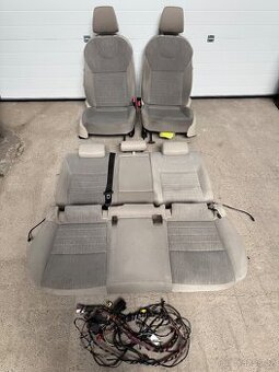 Kompletně vyhřívané světlé sedačky Octavia 3