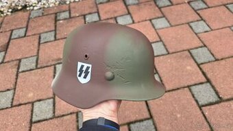 Krasna nemecka helma SS M35