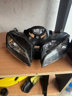 Honda CBR600RR 2003 predni svetlo