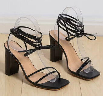 Černé šněrovací sandály na podpatku