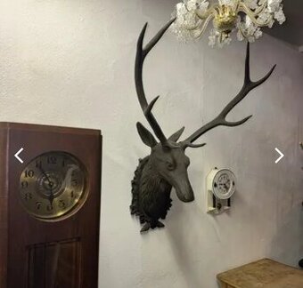 Starožitná řezbovaná hlava jelena s parohy