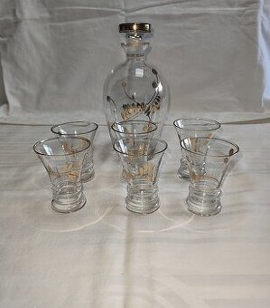 prekrásna karafa +6 pohárov