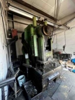 Excentrický lis LE 400, r. v. 1963 k dispozici