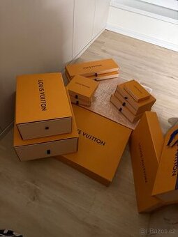 Louis Vuitton krabice a tašky