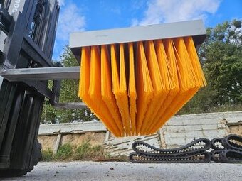 Pevný smeták pro bagr, 12 kartáčů, 2000mm