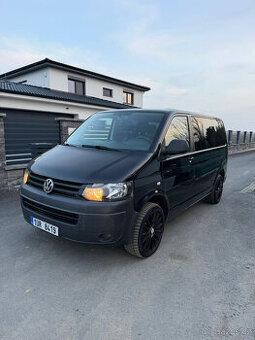 Volkswagen Caravelle 2.0 TDI, model 2013, 9 míst, velmi pěk
