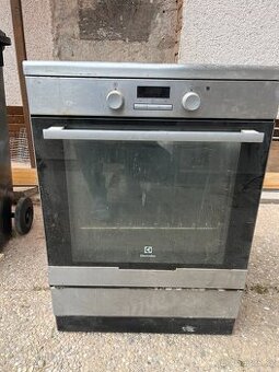 Elektrický sporák s indukční varnou deskou Electrolux EKI645