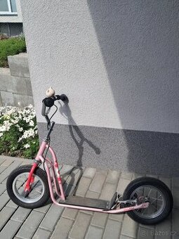 Dívčí koloběžka