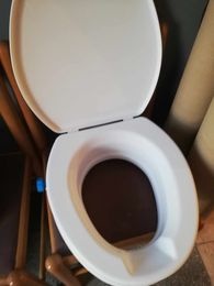 Toaletní křeslo, násada na záchod