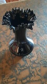 Černá skleněná váza