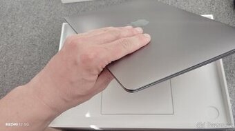 Macbook Apple M1 chip 8 GB LPDDR4 RAM 256GB solid-state disk