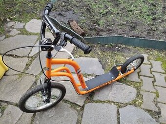 Oranžová koloběžka - 1
