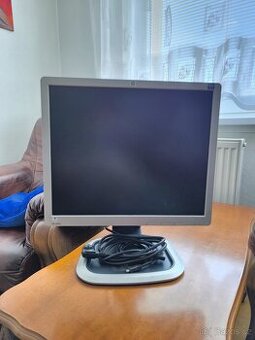 Prodam LCD monitor Hewlett Packard L1950