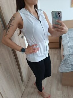Dámská sportovní vesta s kapucí vel. S