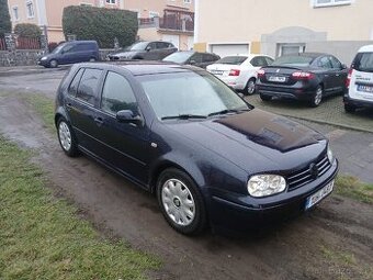 VW Golf 4 1.6 benzín 74kw.