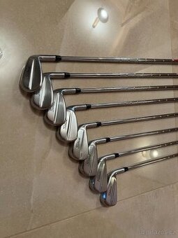 Prodám nová železa Titleist T250 - 1