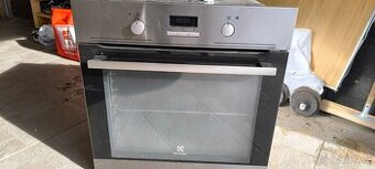 Elektrická vestavná trouba Electrolux