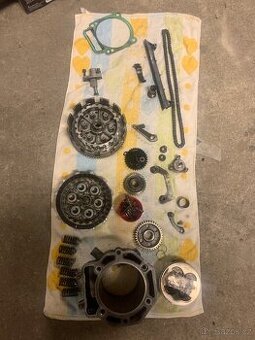 Prodám díly z motoru KTM LC4 620 (kompletní rozebraný motor)
