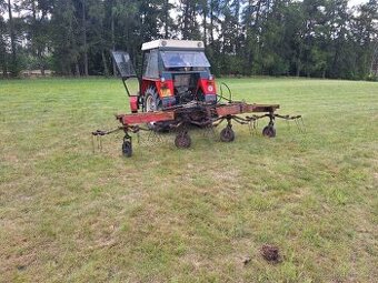 Nesený obraceč sena OZ4