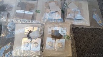 Závěs pro skleněné dveře se západkou