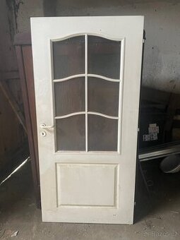 Interiérové bílé dveře