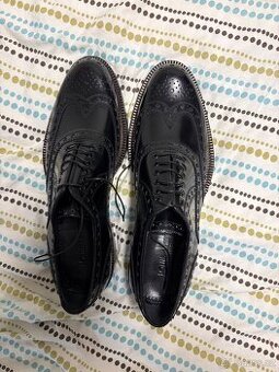 Pánské černé společenské boty značky Louis Vuitton