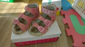 Dívčí sandále 26