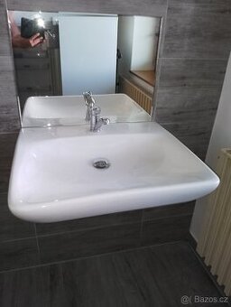Umyvadlo vhodné i pro vozíčkáře včetně baterie