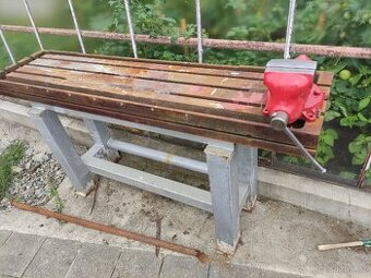 Svařovací stůl s T drážkami