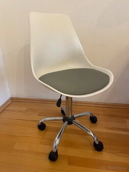 Moderní kancelárska židle